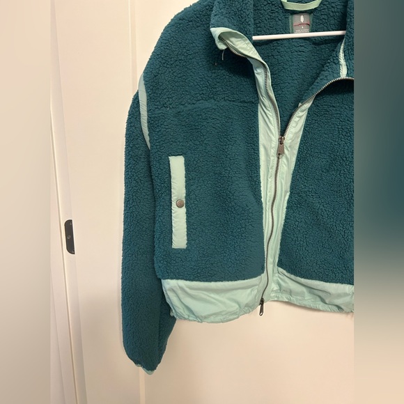 NWOT Free People Movement Courtside Faux Shearling Jacket in Botanical Combo - Picture 8 of 12